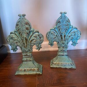 Decorative Fleur-de-Lis Bookends